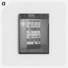アートメモ帳-Lubrication Equipment in Gasoline Station, Victoria, Texas
 - ラッセル リー Memo.