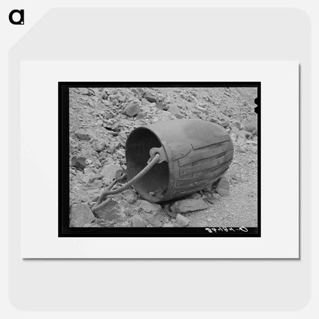 アートポスター-Gold Ore Bucket at Abandoned Mine, Pinos Altos, New Mexico
 - ラッセル リー Poster.