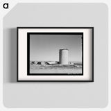 アートポスター-Silo and Barn Remains near Williston, North Dakota
 - ラッセル リー Poster.
