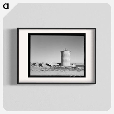 アートポスター-Silo and Barn Remains near Williston, North Dakota
 - ラッセル リー Poster.