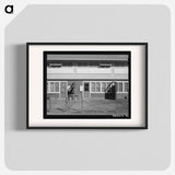 アートポスター-Yuba City FSA Farm Workers' Camp, Back of Apartment Building
 - ラッセル リー Poster.