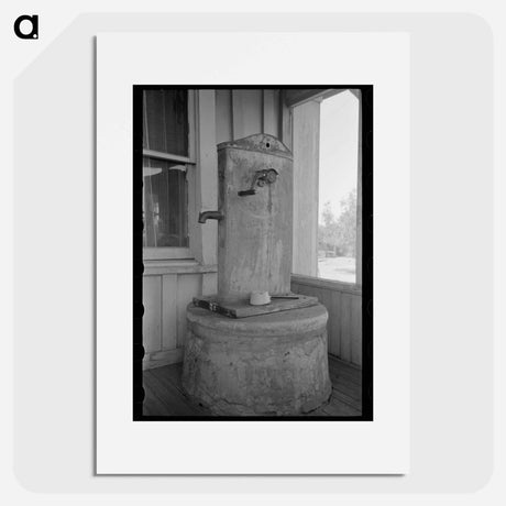 アートポスター-Enclosed Well and Chain Pump on Porch of Ranch House Near Spur, Texas
 - ラッセル リー Poster.