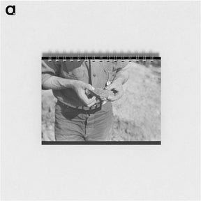 アートメモ帳-Piece of Ore in Hand of Prospector, Pinos Altos, New Mexico
 - ラッセル リー Memo.