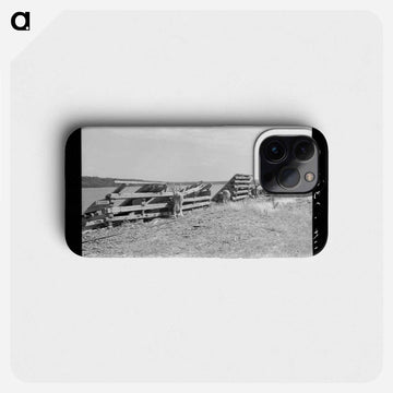 Lumbering Remains, Winton, Minnesota
 - ラッセル リー Phone Case.