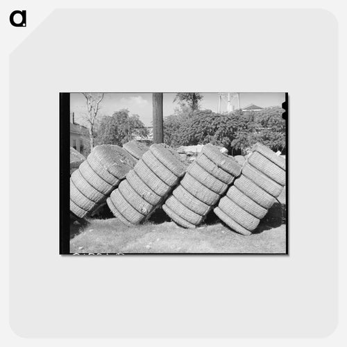Bales of Cotton in Gin Yard, West, Texas
- ラッセル リー Postcard.