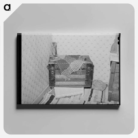 アートパネル-Trunk in Corner of Bedroom, Chamisal, New Mexico
 - ラッセル リー Canvas.