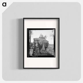 アートポスター-Migrant family outfit on U.S. 99 between Bakersfield, California, and the Ridge - ドロテア ラング Poster.