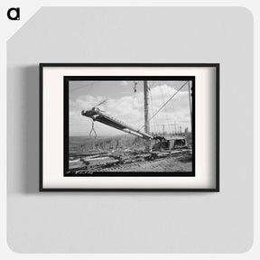 アートポスター-Loading Logs at Long Bell Lumber
 - ラッセル リー Poster.