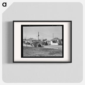アートポスター-Entering Farm Security Administration camp for migratory laborers at Indio. Coachella Valley, California. - ドロテア ラング Poster.