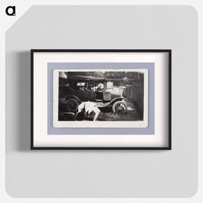 アートポスター-Woman Doing a Back Bend by an Automobile
 - セントルイス美術館 Poster.