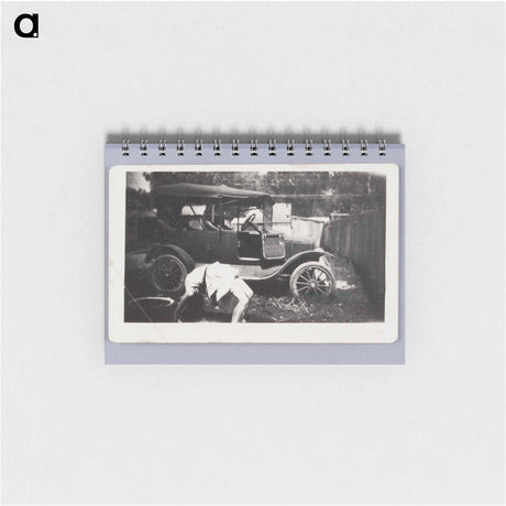 アートメモ帳-Woman Doing a Back Bend by an Automobile
 - セントルイス美術館 Memo.