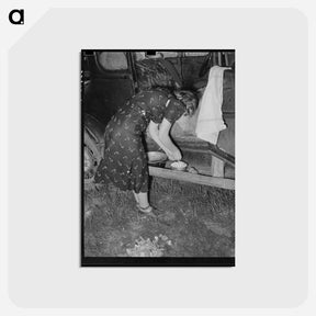 アートポストカード-Migrant Woman Peeling Potatoes
 - ラッセル リー Postcard.